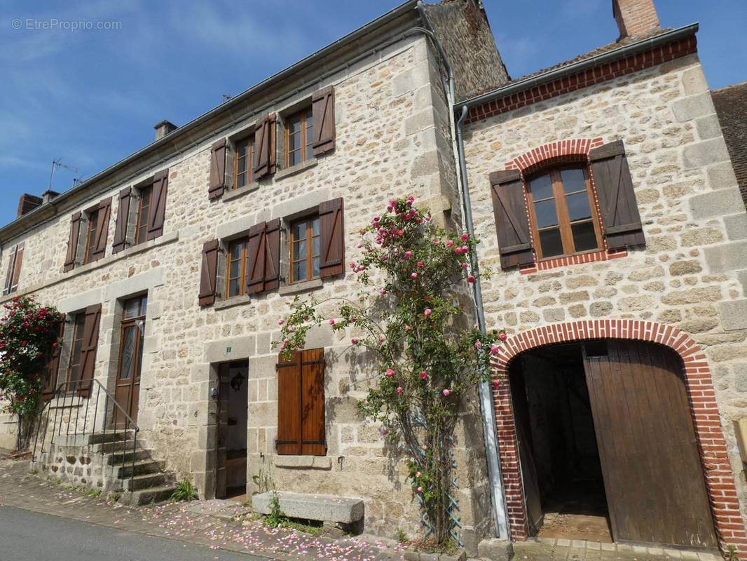 Maison à SAINT-MARTIAL-LE-MONT