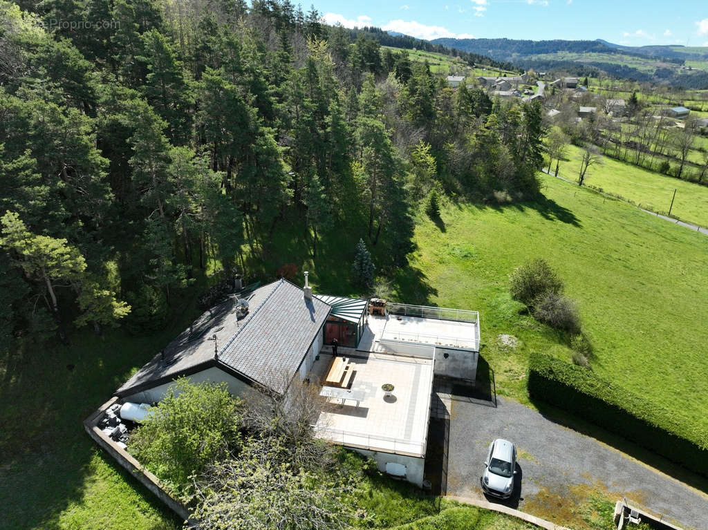 Maison à SAINT-JULIEN-CHAPTEUIL