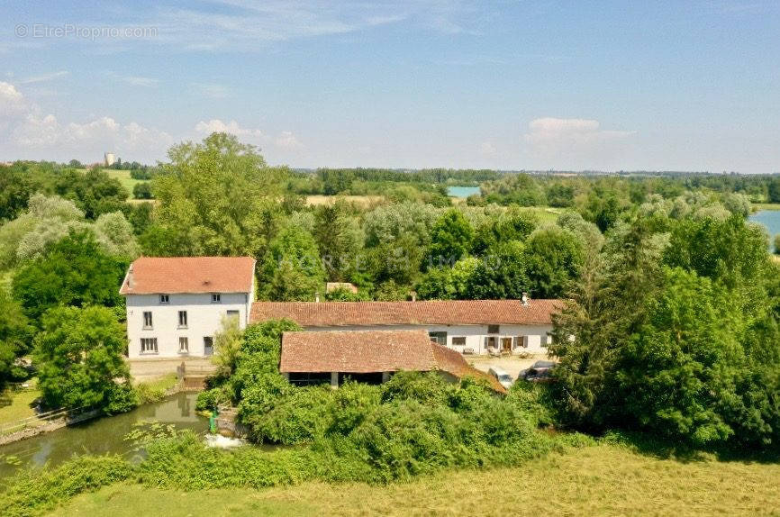 Maison à MONTREVEL-EN-BRESSE