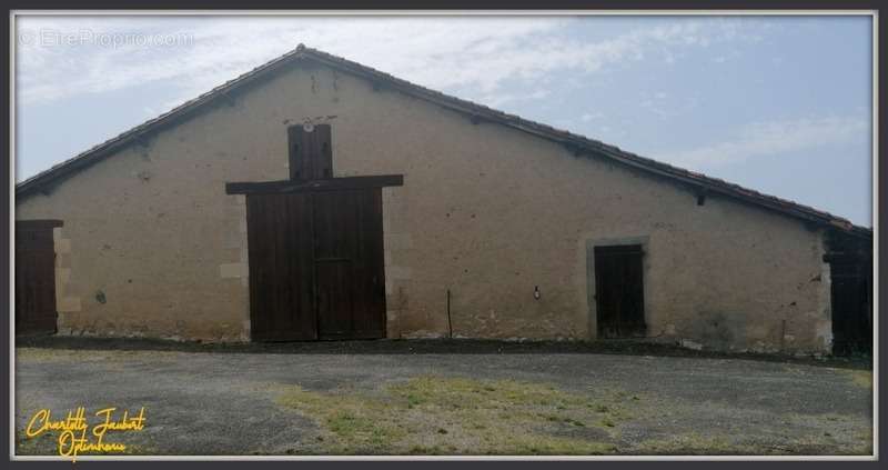 Maison à LA ROCHE-CHALAIS