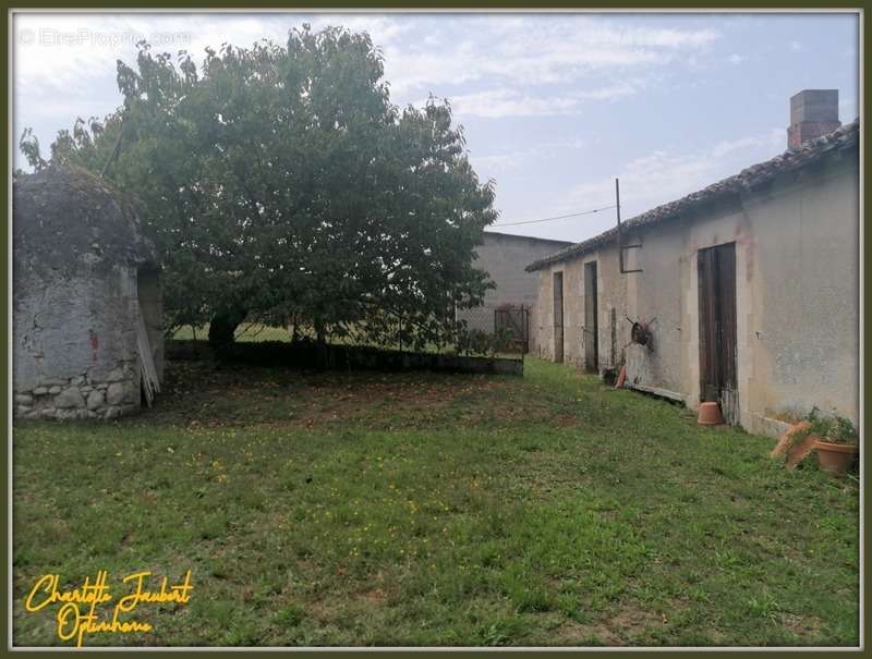 Maison à LA ROCHE-CHALAIS