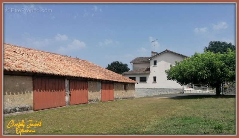 Maison à LA ROCHE-CHALAIS