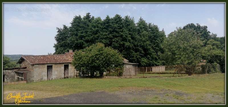 Maison à LA ROCHE-CHALAIS