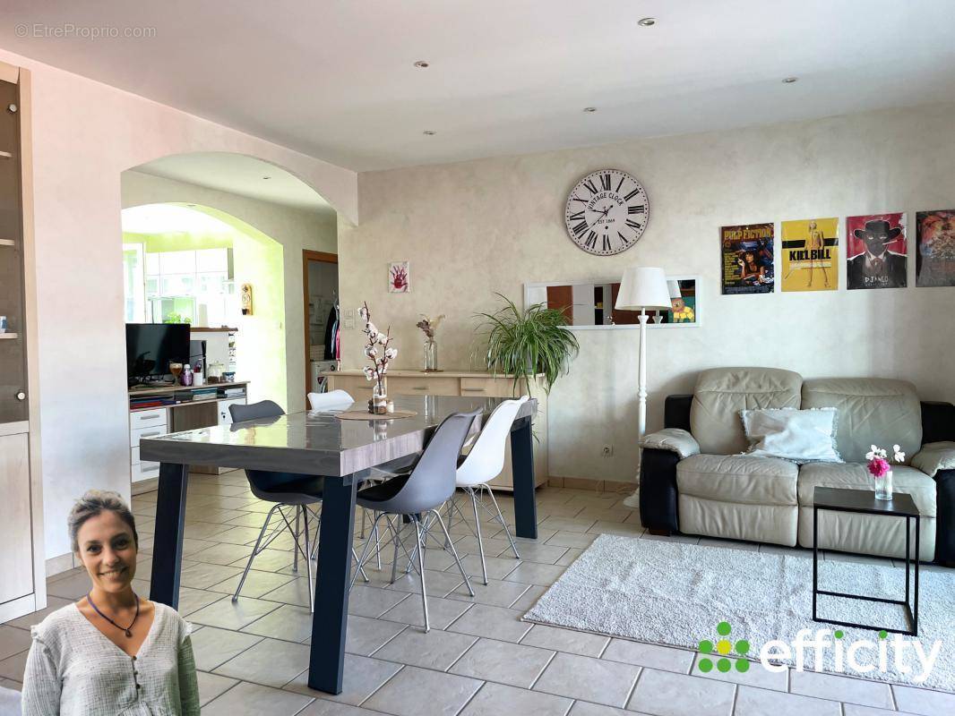 Appartement à MONTROND-LES-BAINS