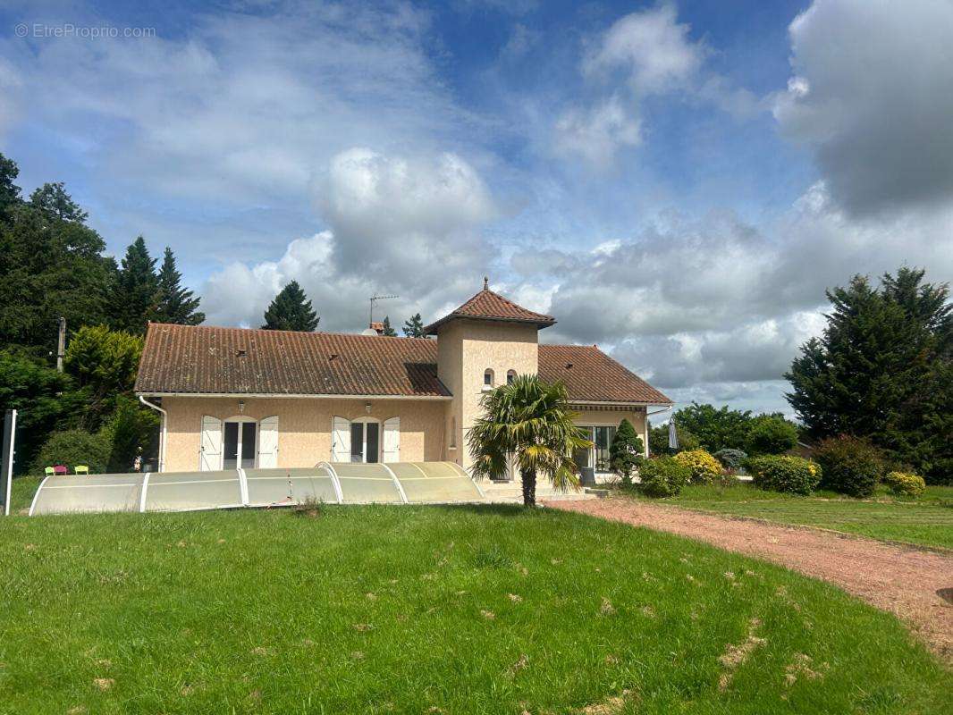 Maison à SAINT-ALBAN-LES-EAUX