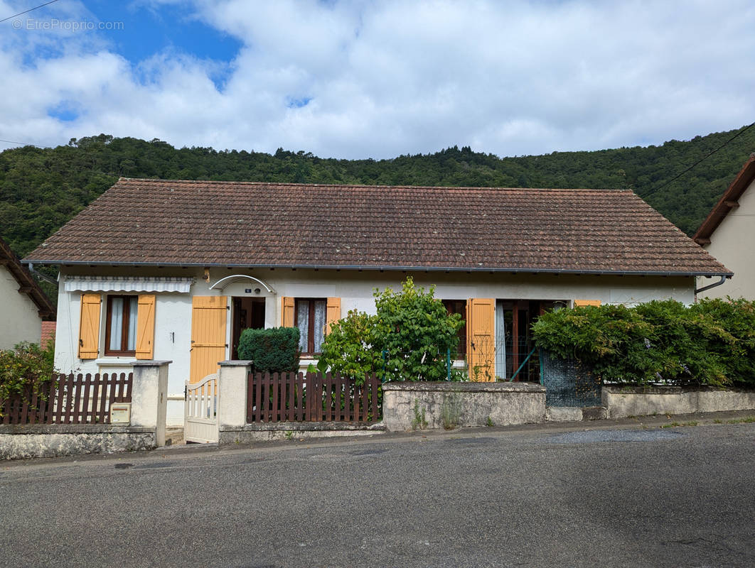 Maison à LAVAL-DE-CERE