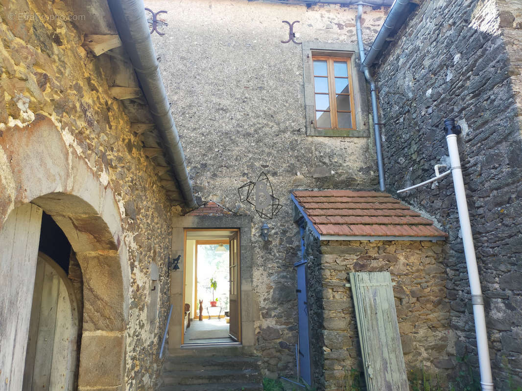 Maison à MONTIRAT