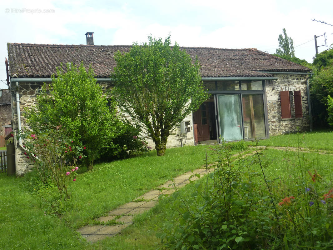 Maison à BUSSIERE-POITEVINE