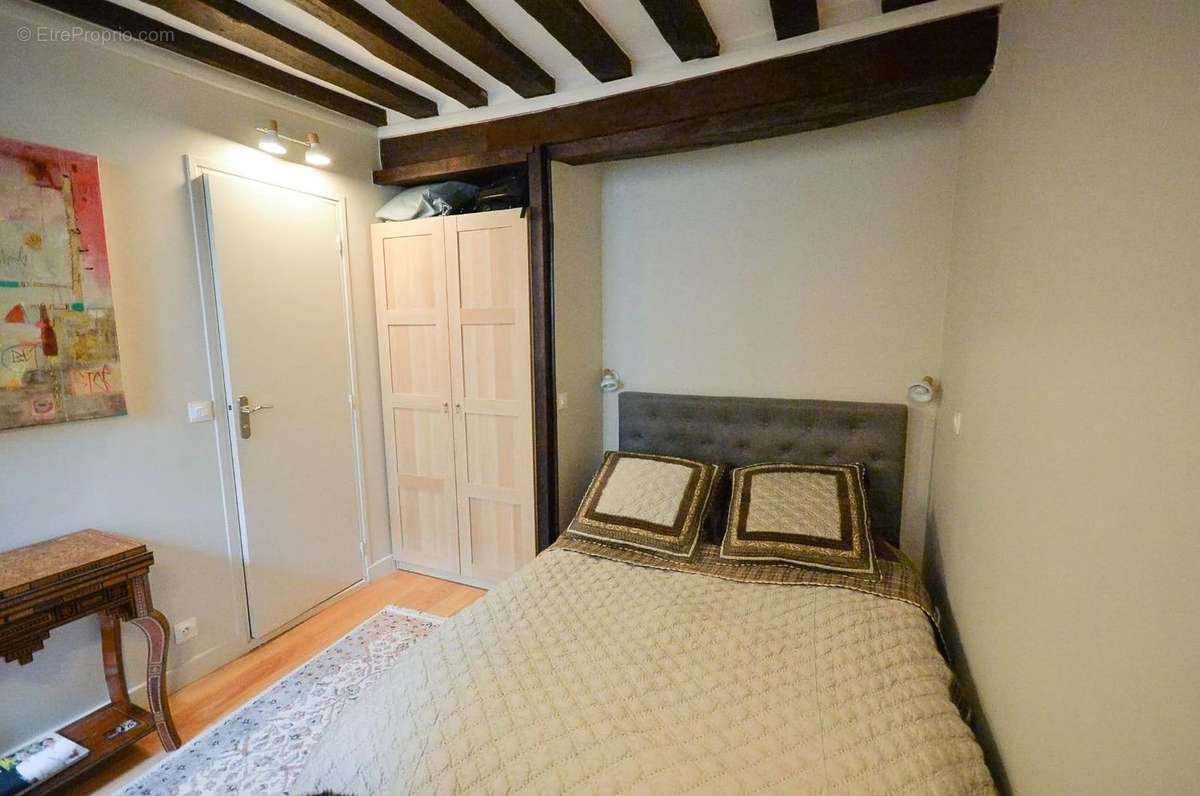 Appartement à PARIS-3E