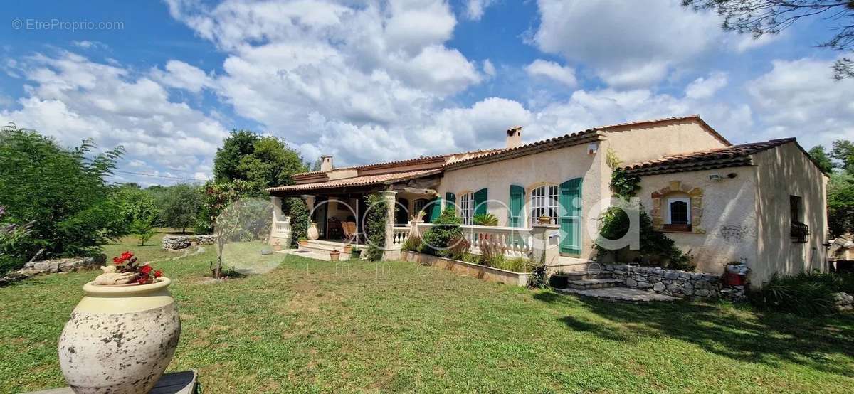 Maison à SAINT-CEZAIRE-SUR-SIAGNE