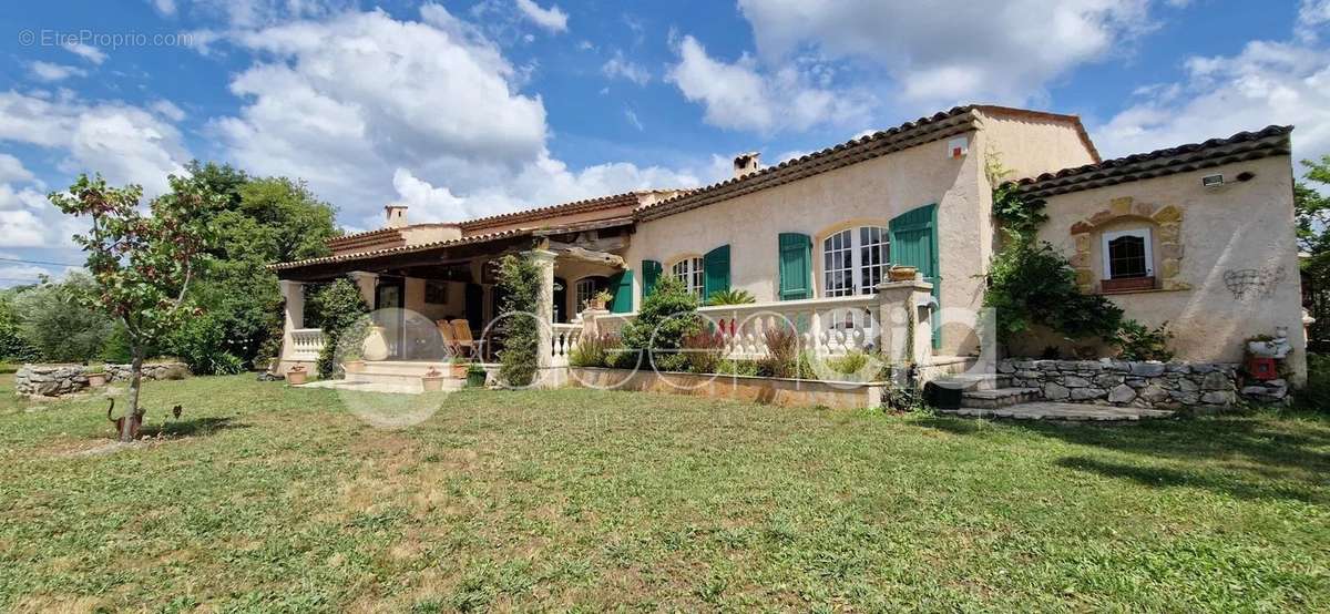 Maison à SAINT-CEZAIRE-SUR-SIAGNE