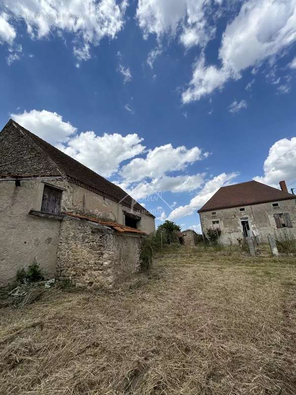 Maison à ETROUSSAT