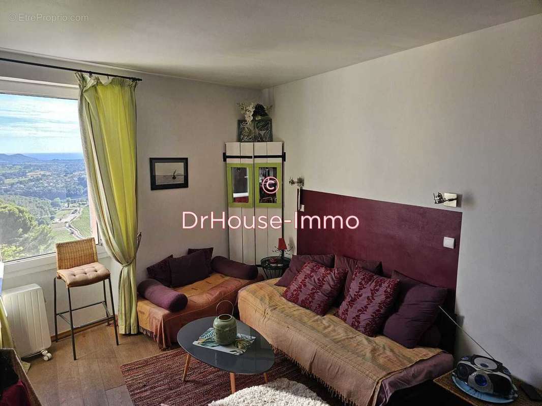 Appartement à LE CASTELLET