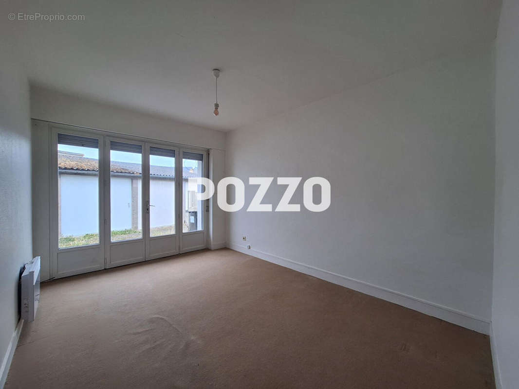 Appartement à DONVILLE-LES-BAINS