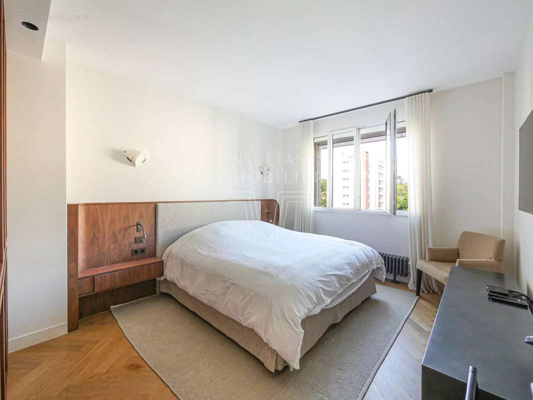 Appartement à NEUILLY-SUR-SEINE