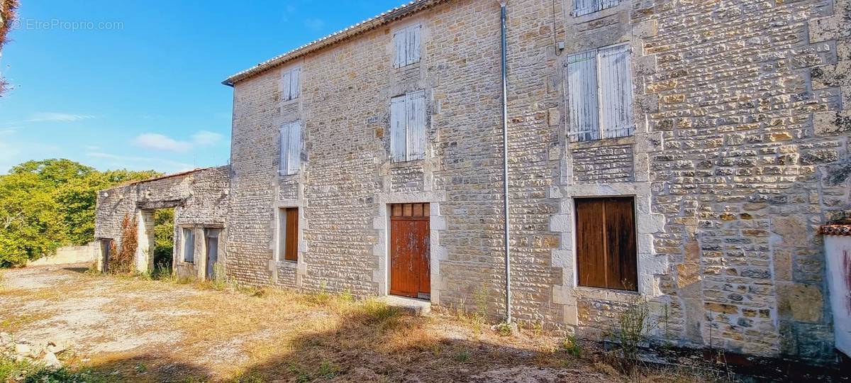 Maison à SAINT-FRONT