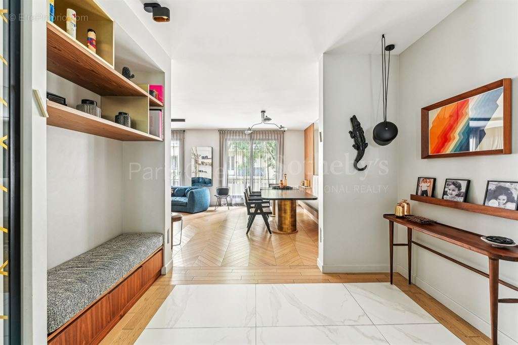 Appartement à PARIS-16E