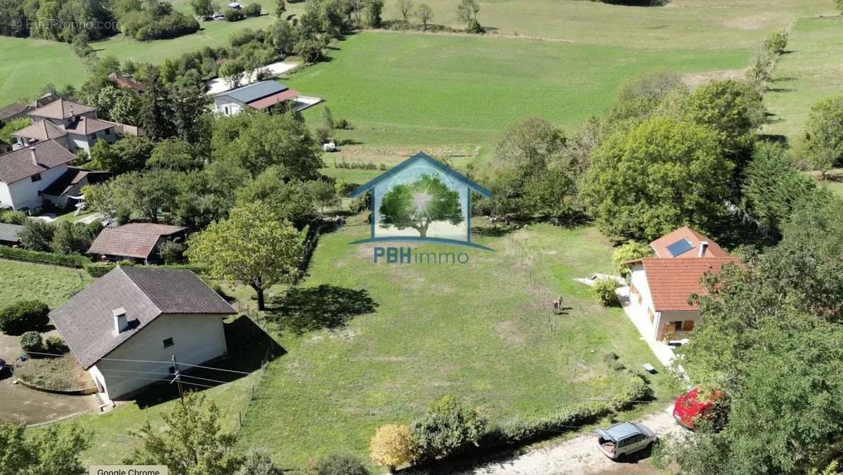 Terrain à SAINT-PIERRE-DE-CURTILLE