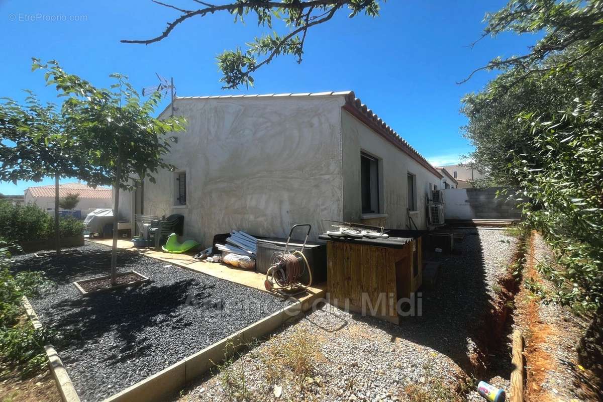 Maison à CAVES