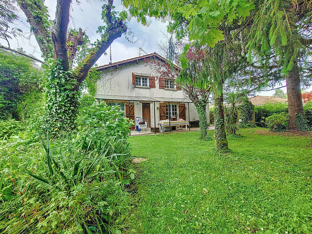 Maison à LEOGNAN