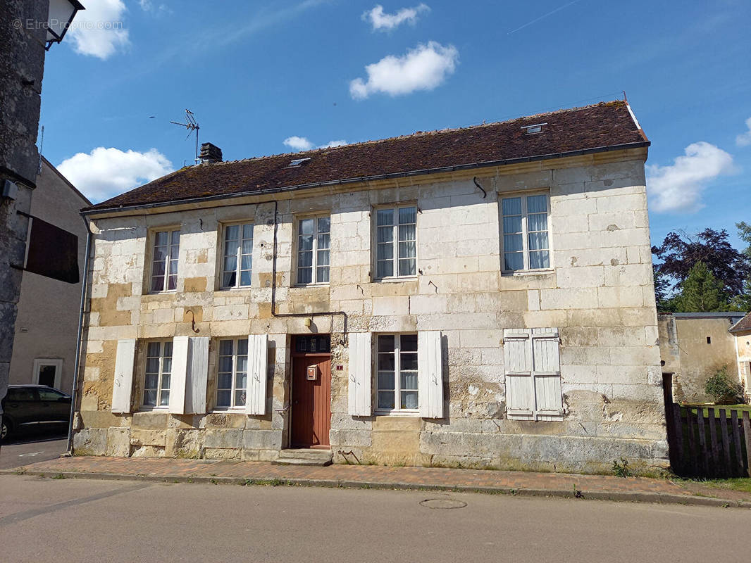 Maison à SAINT-SAUVEUR-EN-PUISAYE