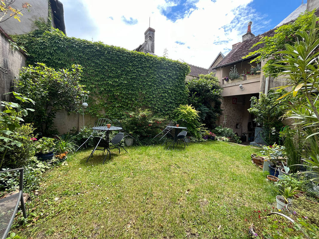 Maison à MEHUN-SUR-YEVRE