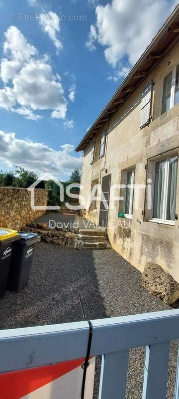 Photo 2 - Maison à LUSSAC-LES-CHATEAUX