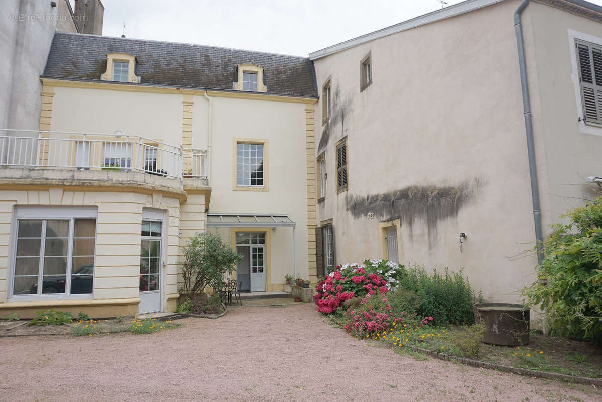 Appartement à PARAY-LE-MONIAL