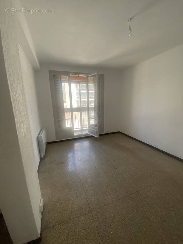 Appartement à MARSEILLE-4E