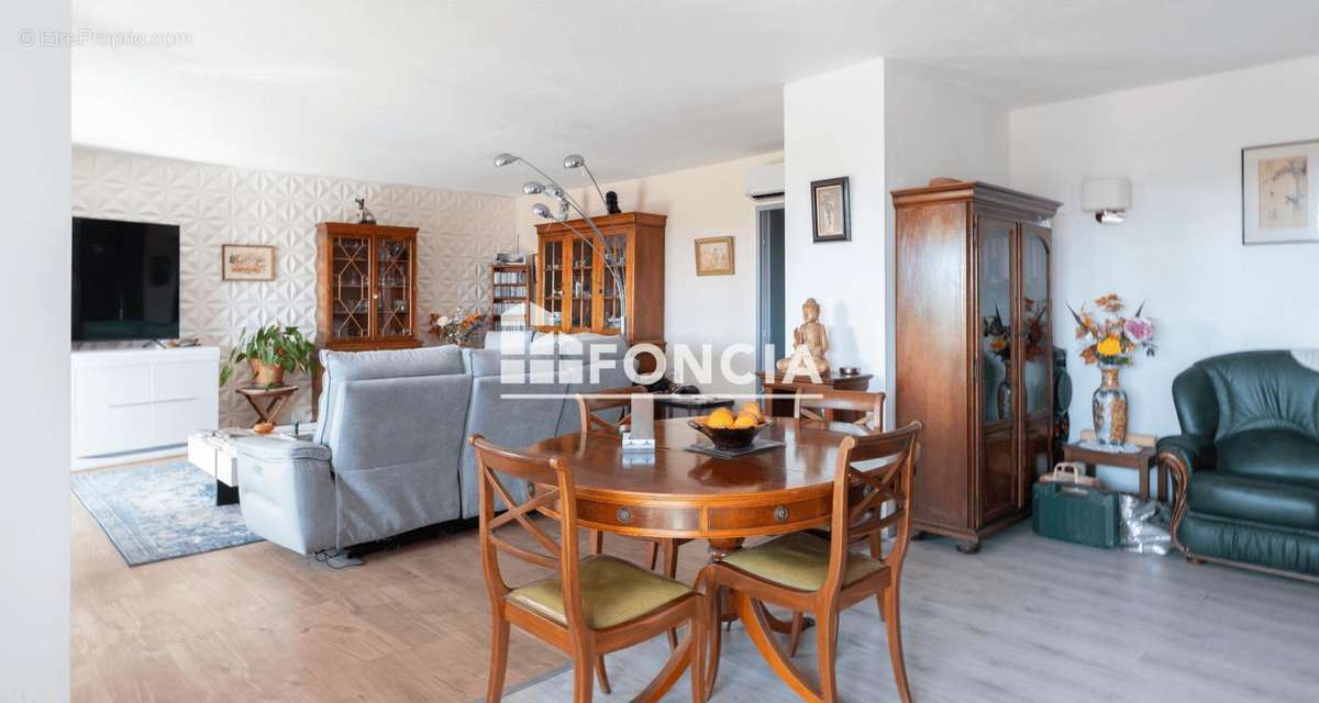 Appartement à VALLAURIS