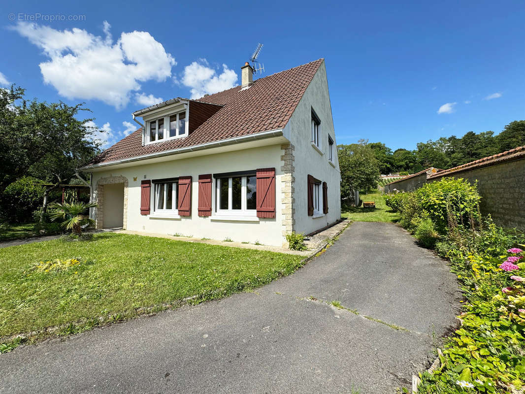 Maison à CHENAY