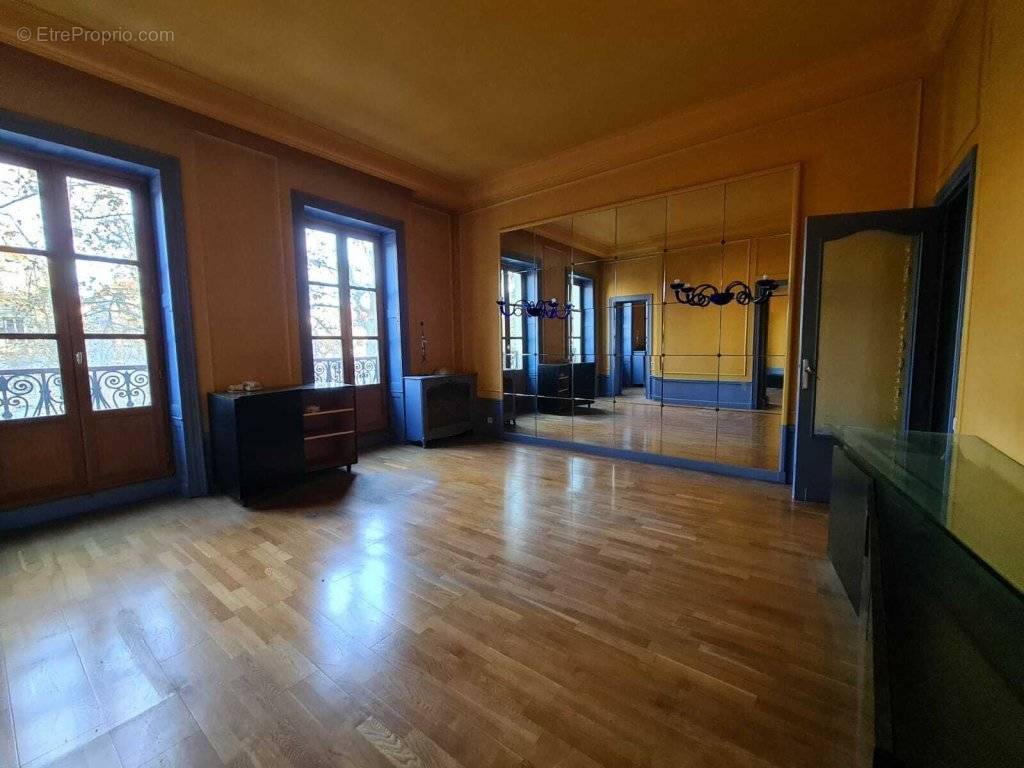 Appartement à SAINT-ETIENNE