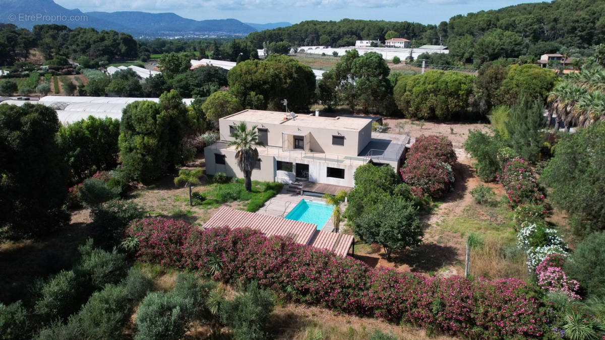 Maison à CARQUEIRANNE