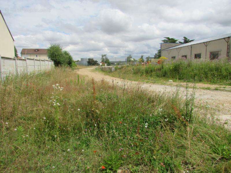 Terrain à CHERISY