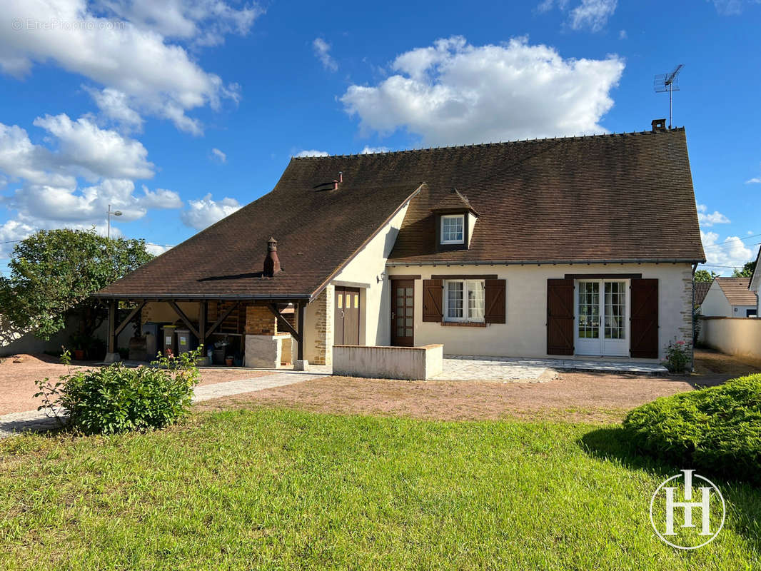 Maison à SAINT-AMAND-MONTROND