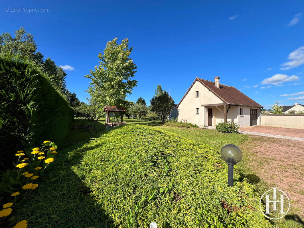 Maison à SAINT-AMAND-MONTROND