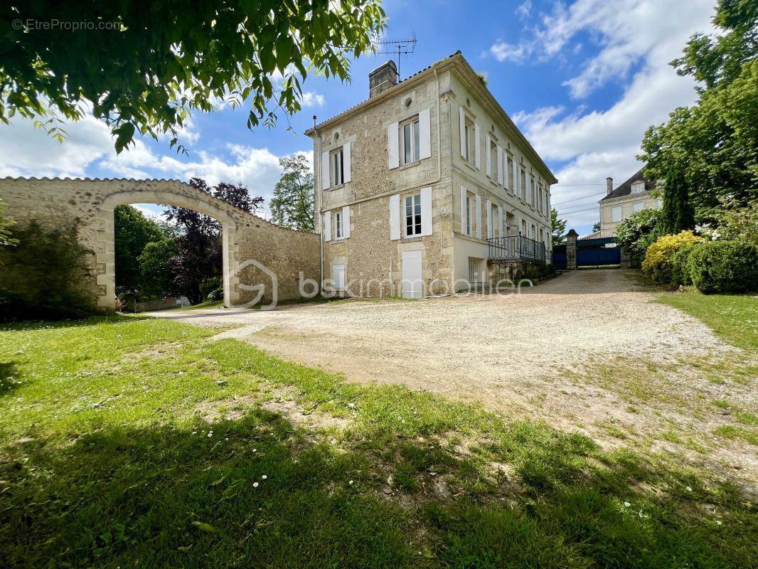 Maison à LA CLOTTE