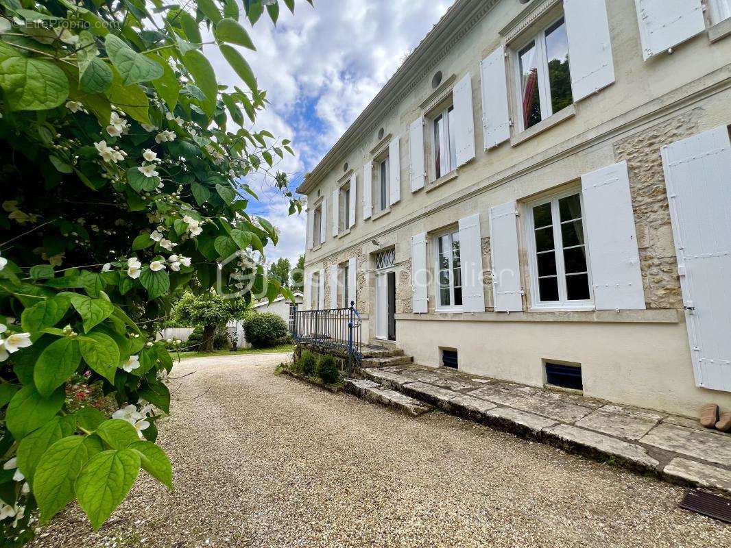 Maison à LA CLOTTE