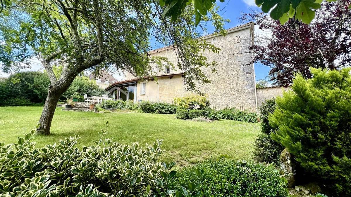 Maison à LA CLOTTE