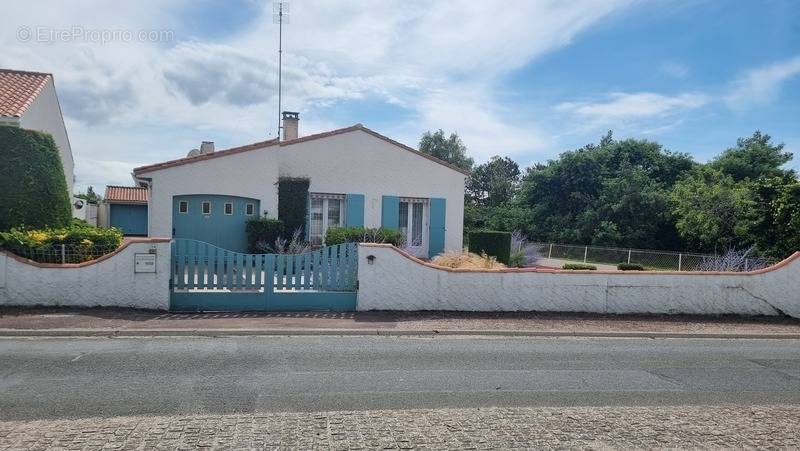 Maison à BOURCEFRANC-LE-CHAPUS