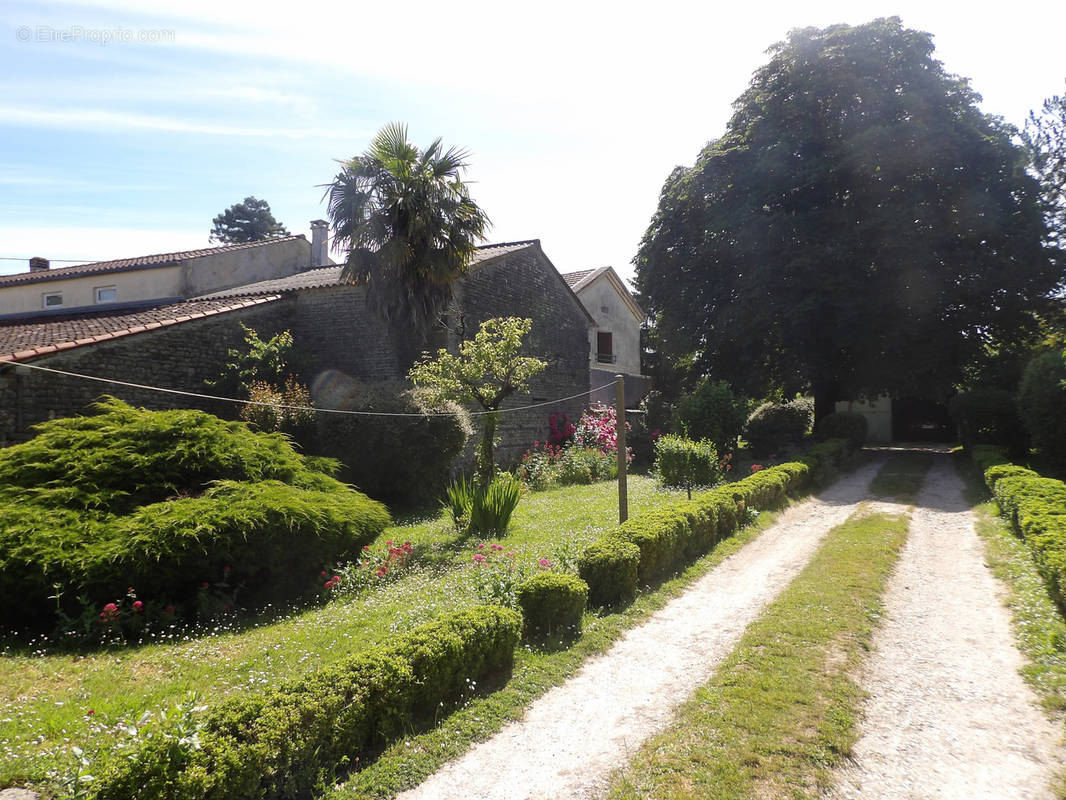 Maison à BEAUVAIS-SUR-MATHA