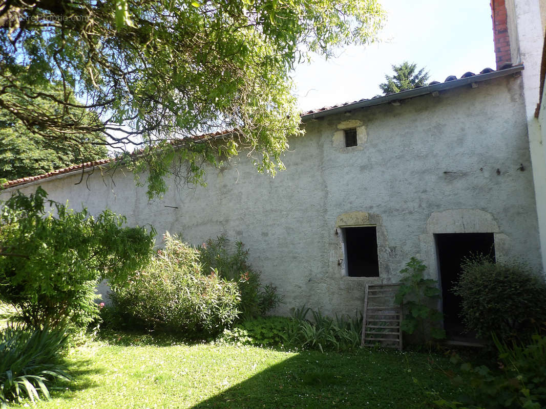 Maison à BEAUVAIS-SUR-MATHA