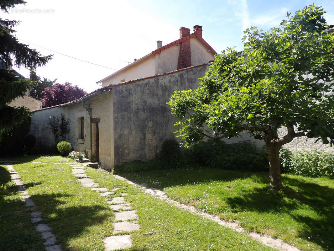 Maison à BEAUVAIS-SUR-MATHA