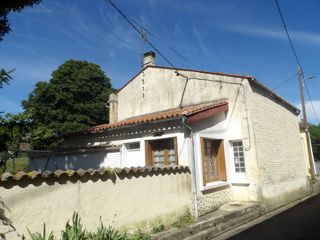 Maison à BEAUVAIS-SUR-MATHA