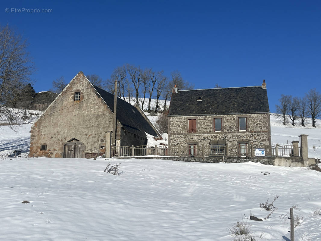 Maison à BESSE-ET-SAINT-ANASTAISE