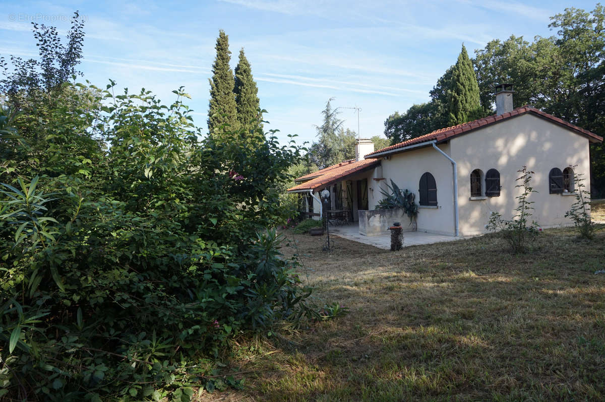 Maison à SAINT-CLAR-DE-RIVIERE