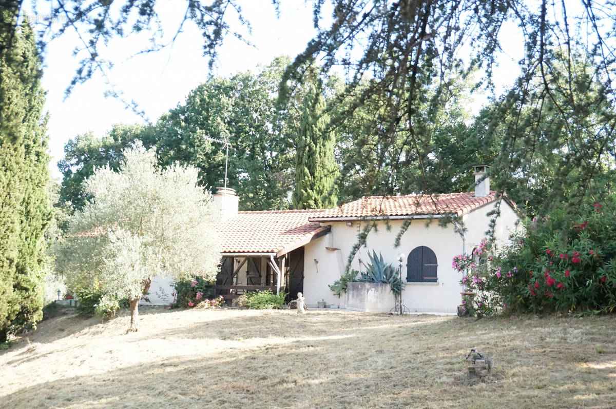 Maison à SAINT-CLAR-DE-RIVIERE