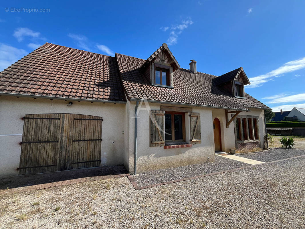 Maison à LES MONTILS