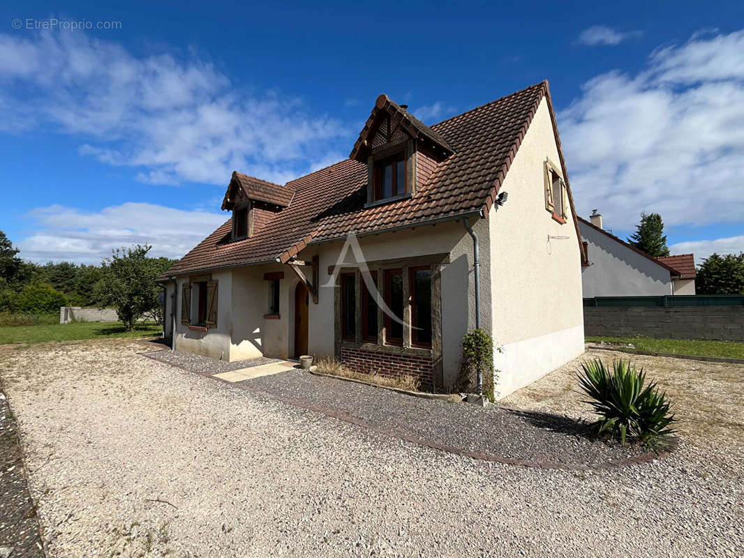 Maison à LES MONTILS