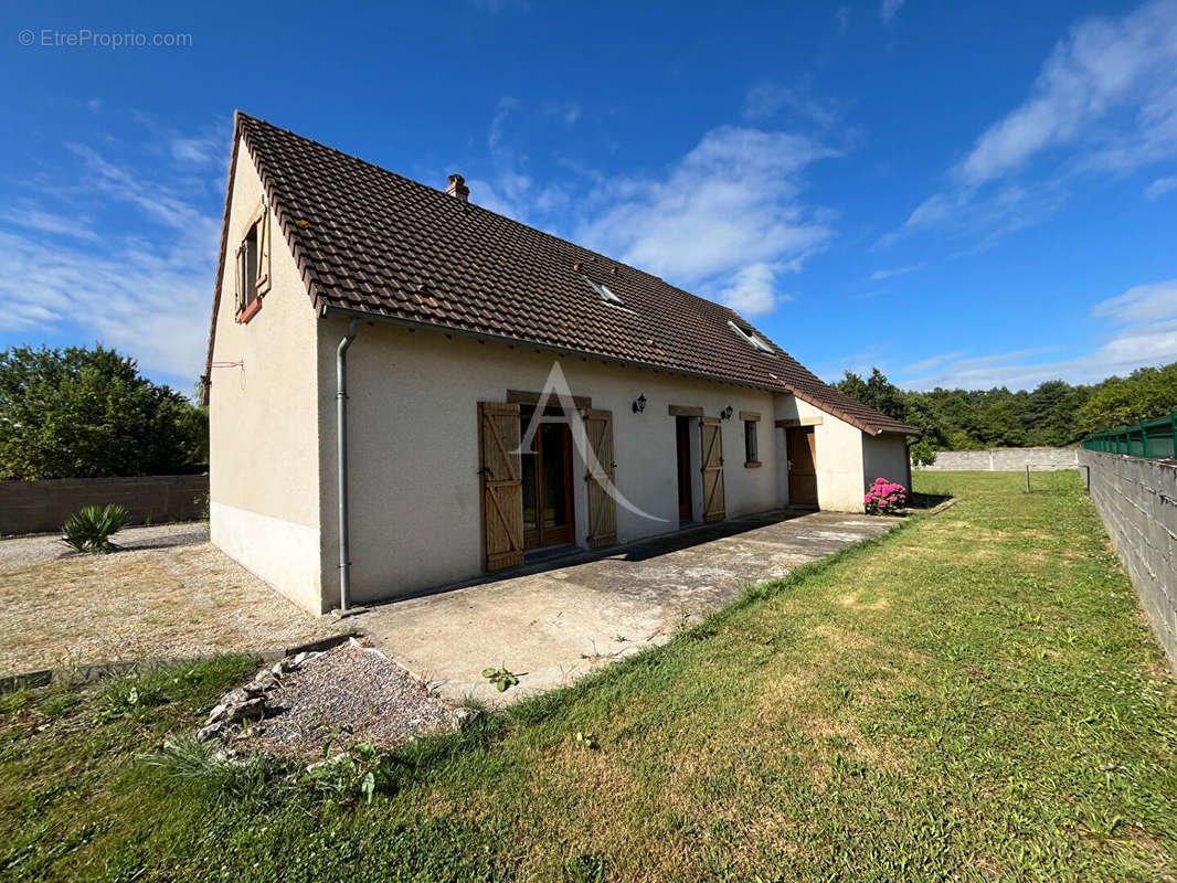 Maison à LES MONTILS